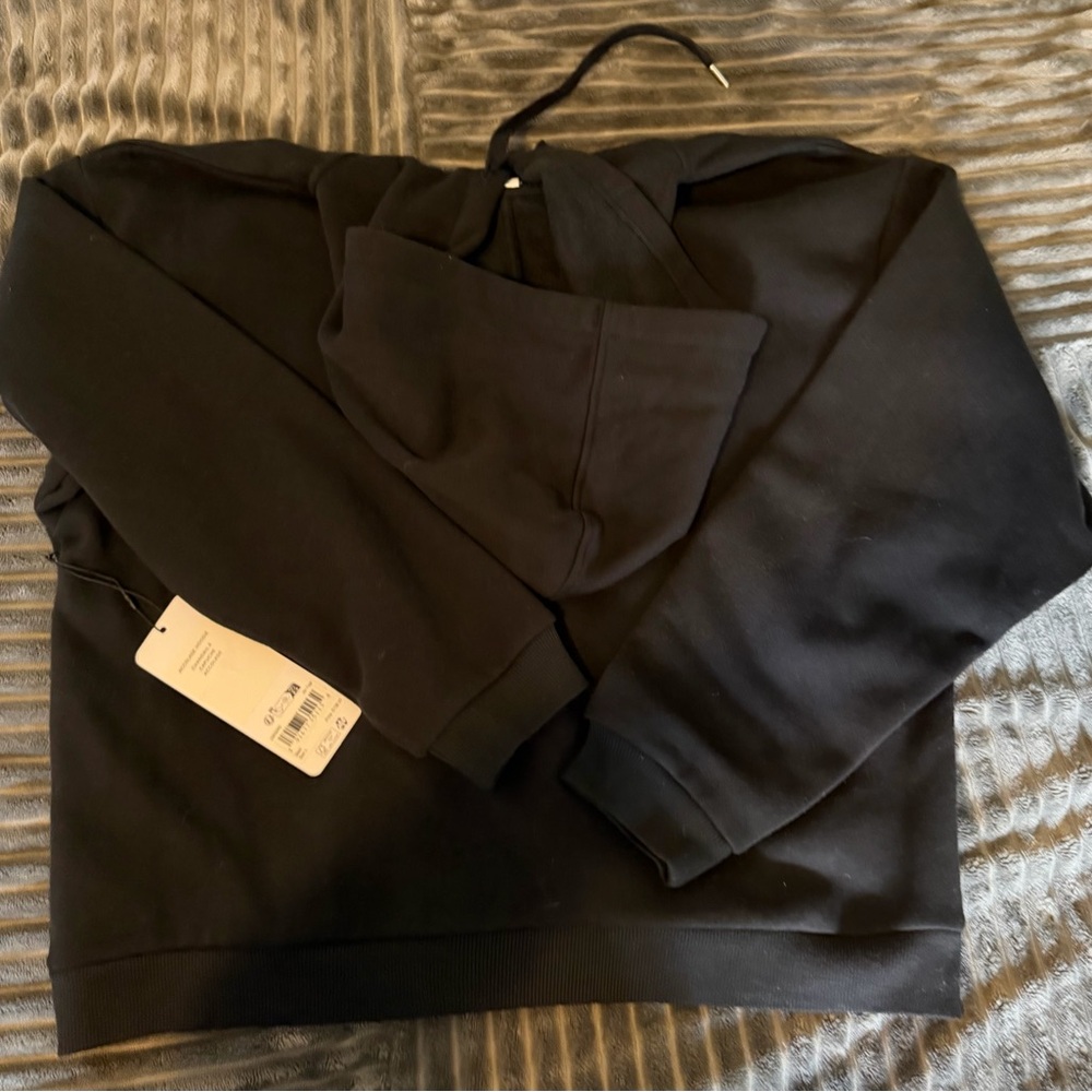 ALO Yoga Classic Black Hoodie - Picture 5 of 5